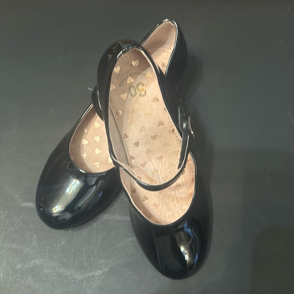 So memory foam girls dress shoes patent leather size 4